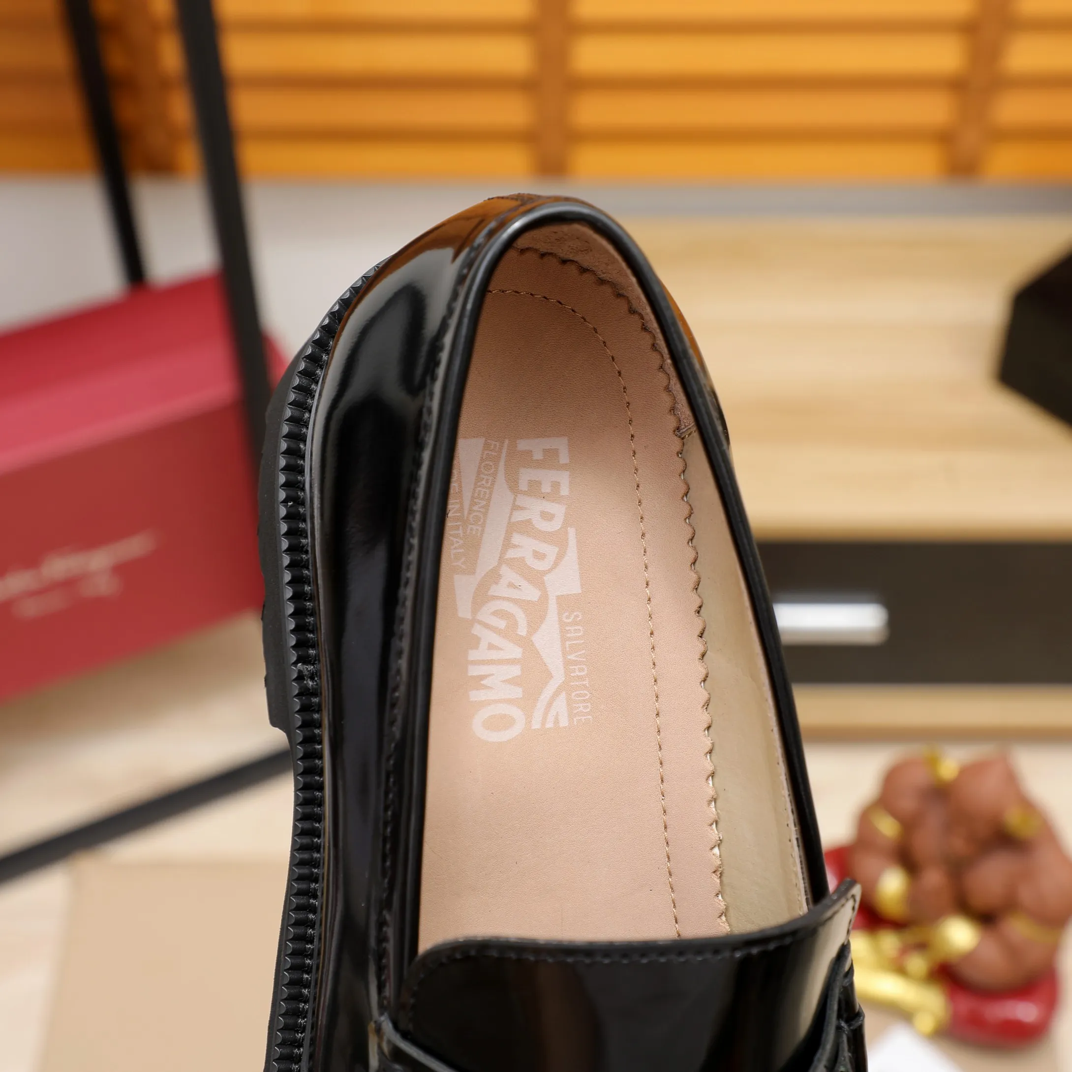 Men's shoes 💰500 🕷🕷🐂【Ferragamo】 Popular fashionable casual shoes🇨🇳Official website counter 1:1 production, original mold opening💯Good quality visible, imported high-end first-layer waxed calfskin, water-dyed🐂leather lining🌿very clear texture, high-quality waterproof, non-slip and wear-resistant outsole🎋high quality and low price, truly handmade🍓black color available! Code number 38-45……